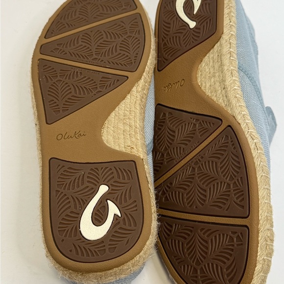 OluKai woman’s slip on size woman’s 9 like new condition - Picture 7 of 8